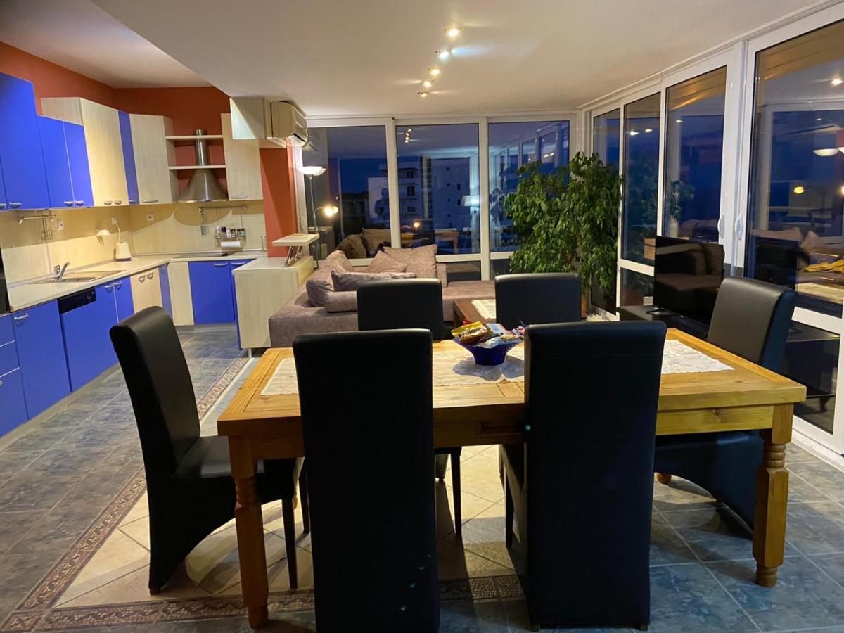 Hotel Freiburg Ulcinj Bagian luar foto