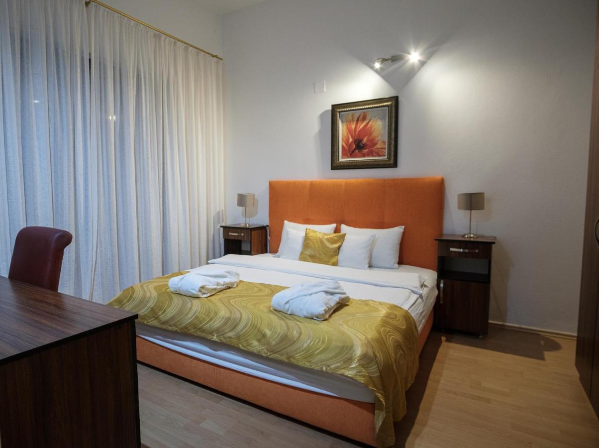Hotel Freiburg Ulcinj Bagian luar foto