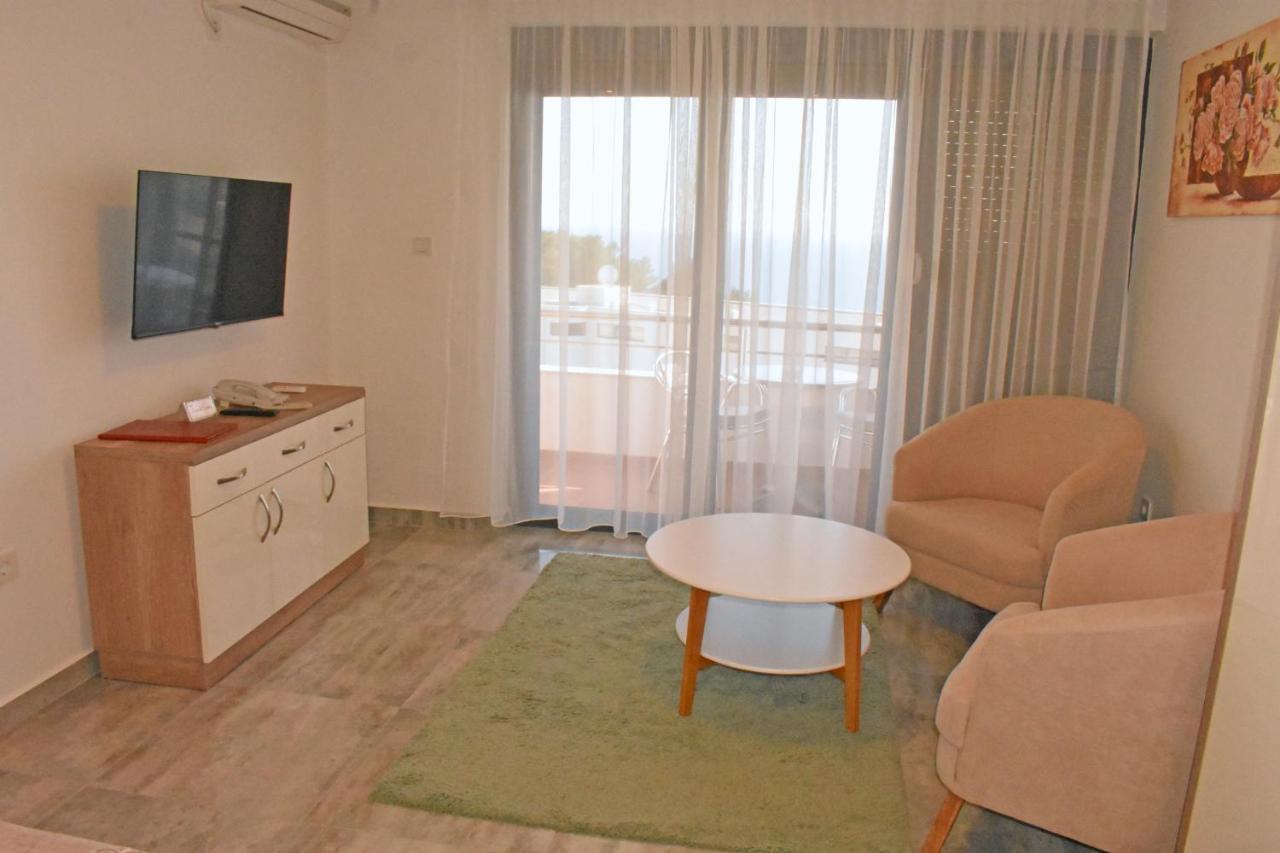 Hotel Freiburg Ulcinj Bagian luar foto