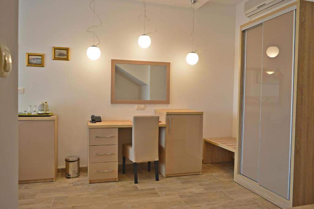 Hotel Freiburg Ulcinj Bagian luar foto