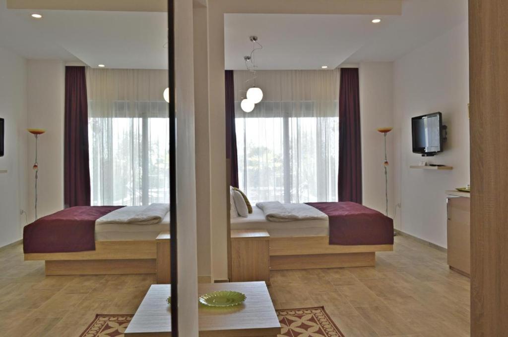 Hotel Freiburg Ulcinj Bagian luar foto