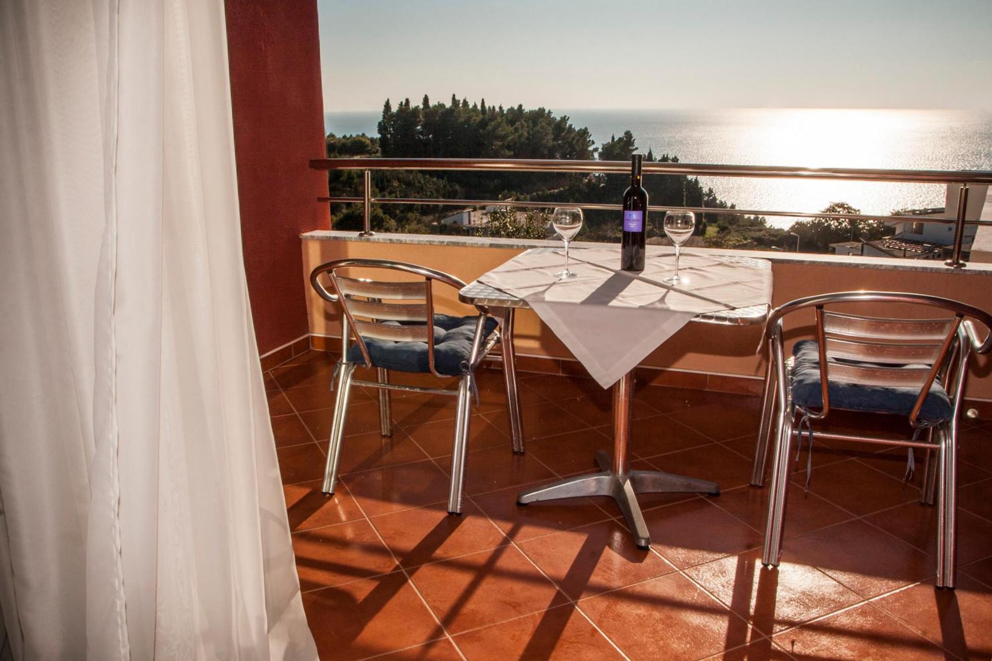 Hotel Freiburg Ulcinj Ruang foto