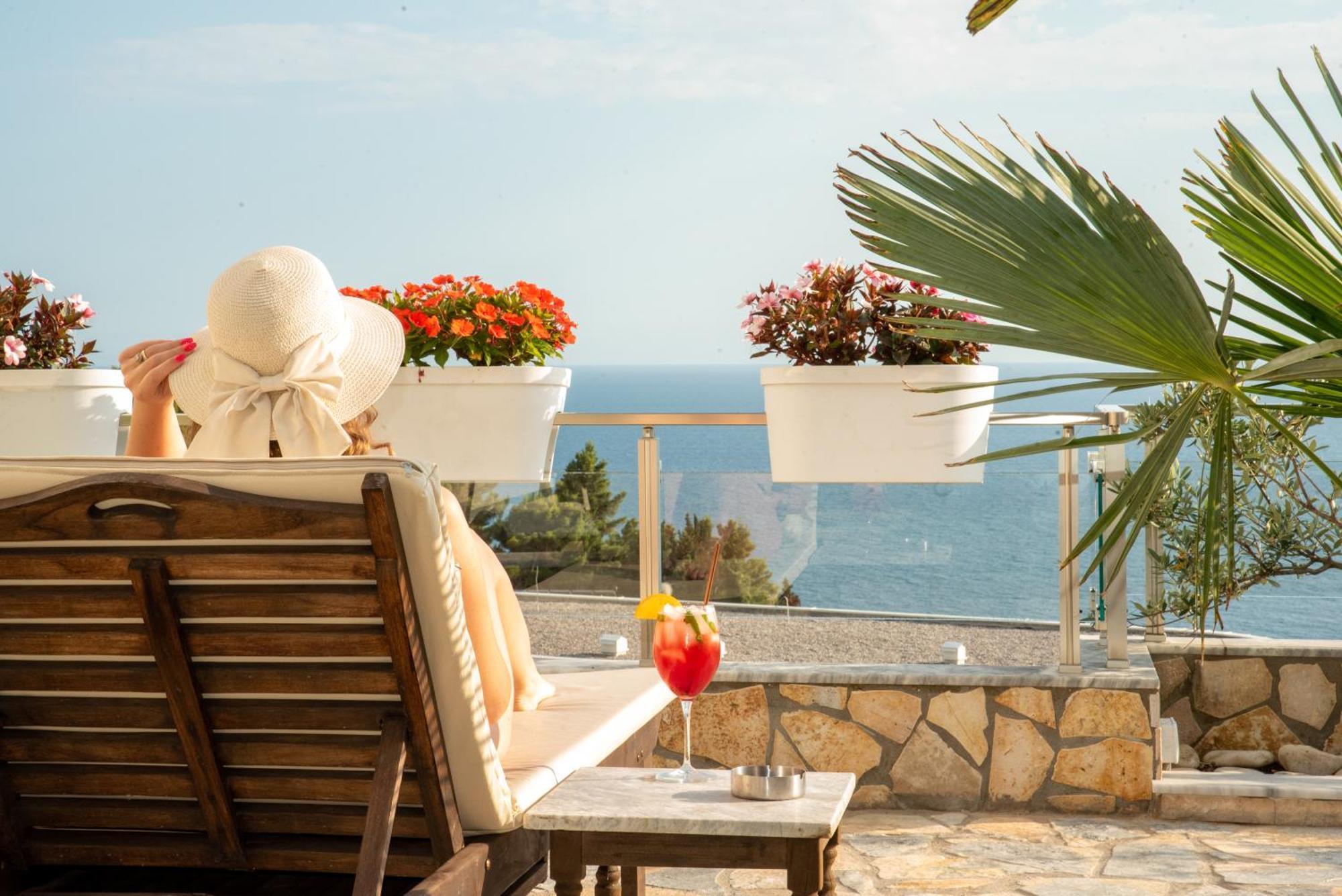 Hotel Freiburg Ulcinj Bagian luar foto