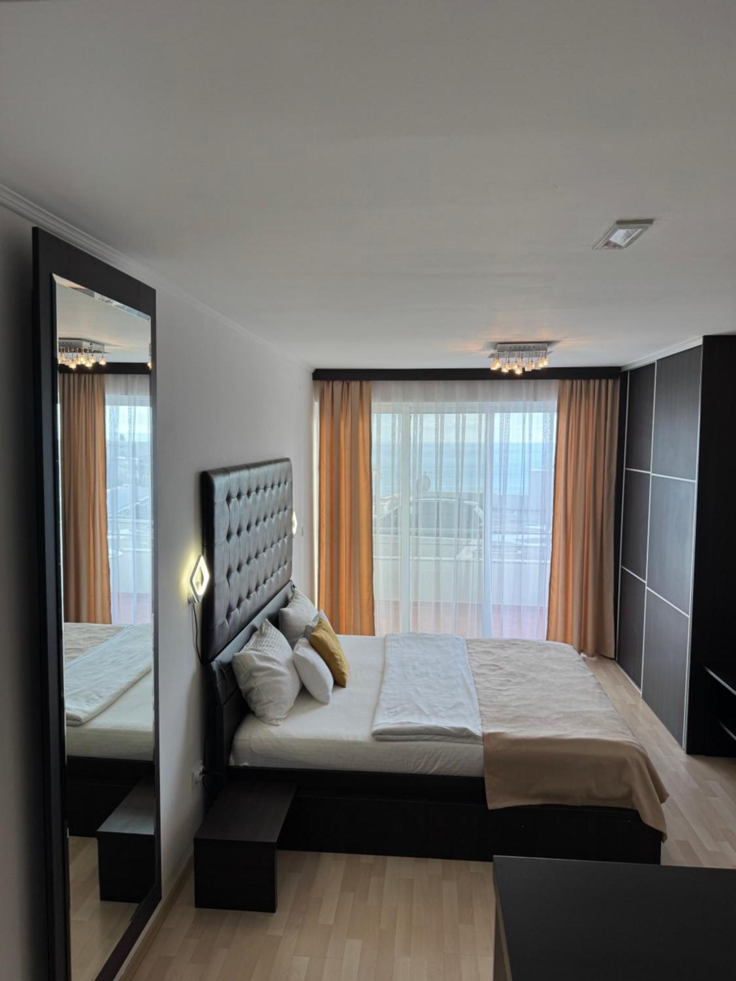 Hotel Freiburg Ulcinj Bagian luar foto