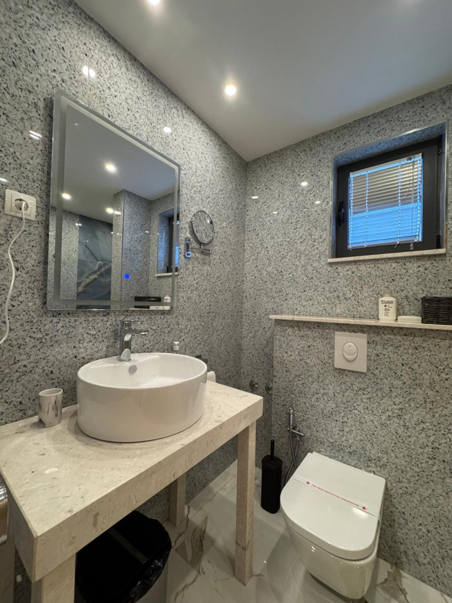 Hotel Freiburg Ulcinj Bagian luar foto