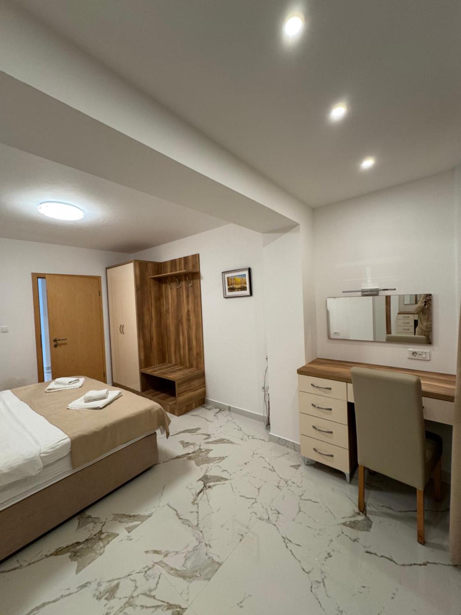 Hotel Freiburg Ulcinj Bagian luar foto