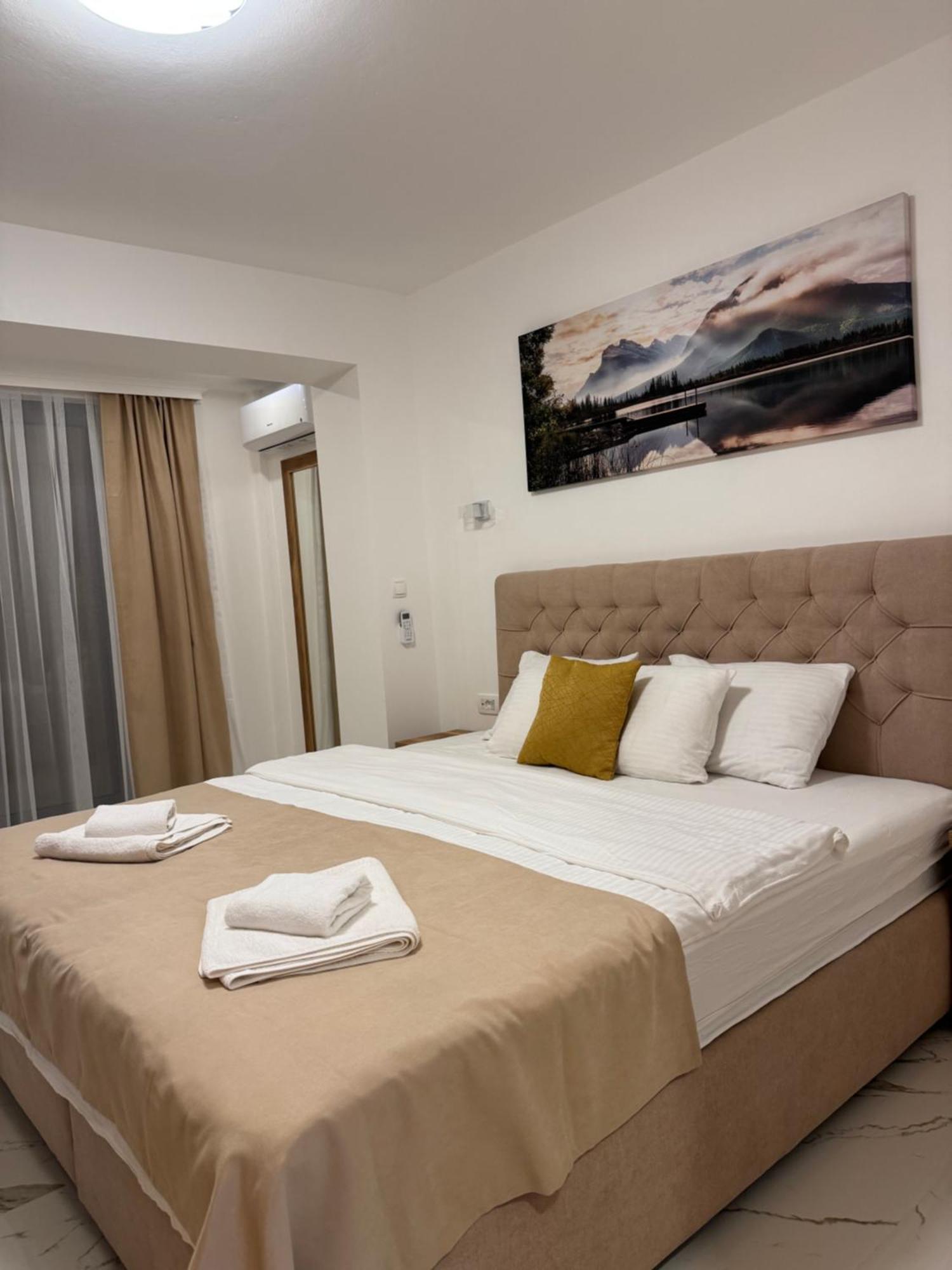 Hotel Freiburg Ulcinj Bagian luar foto