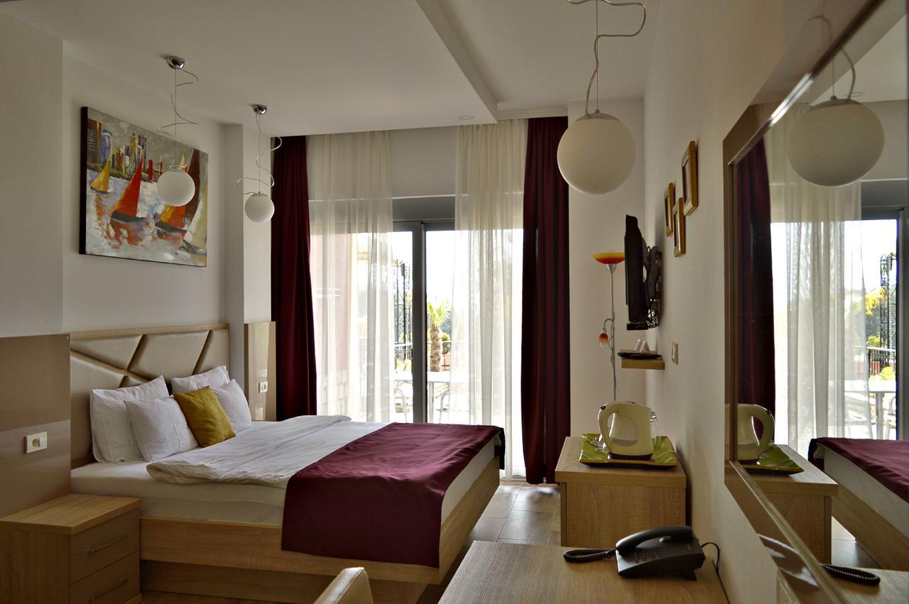 Hotel Freiburg Ulcinj Bagian luar foto