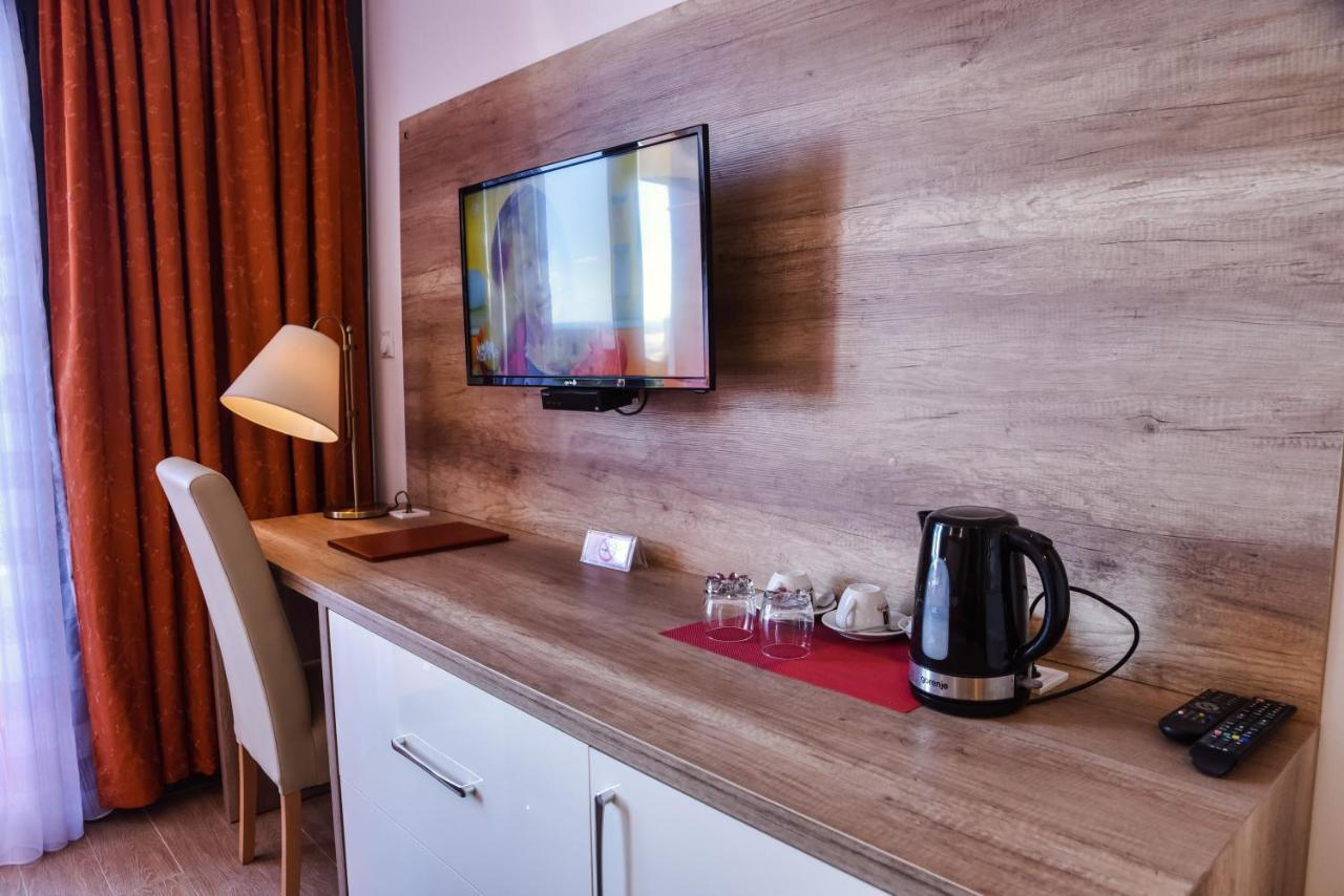 Hotel Freiburg Ulcinj Bagian luar foto
