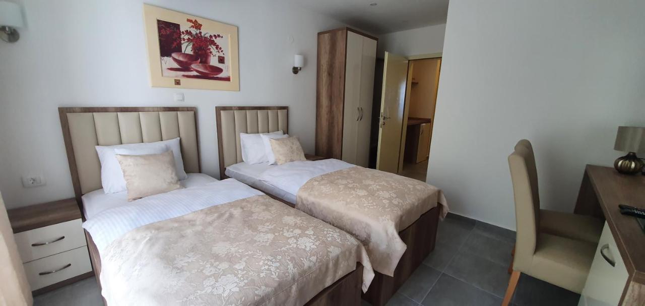 Hotel Freiburg Ulcinj Bagian luar foto