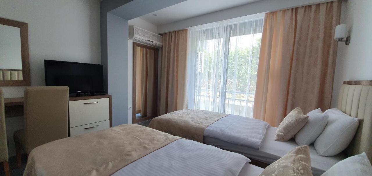 Hotel Freiburg Ulcinj Bagian luar foto