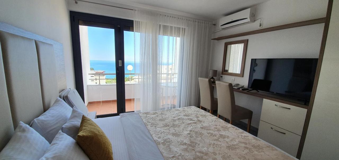 Hotel Freiburg Ulcinj Bagian luar foto